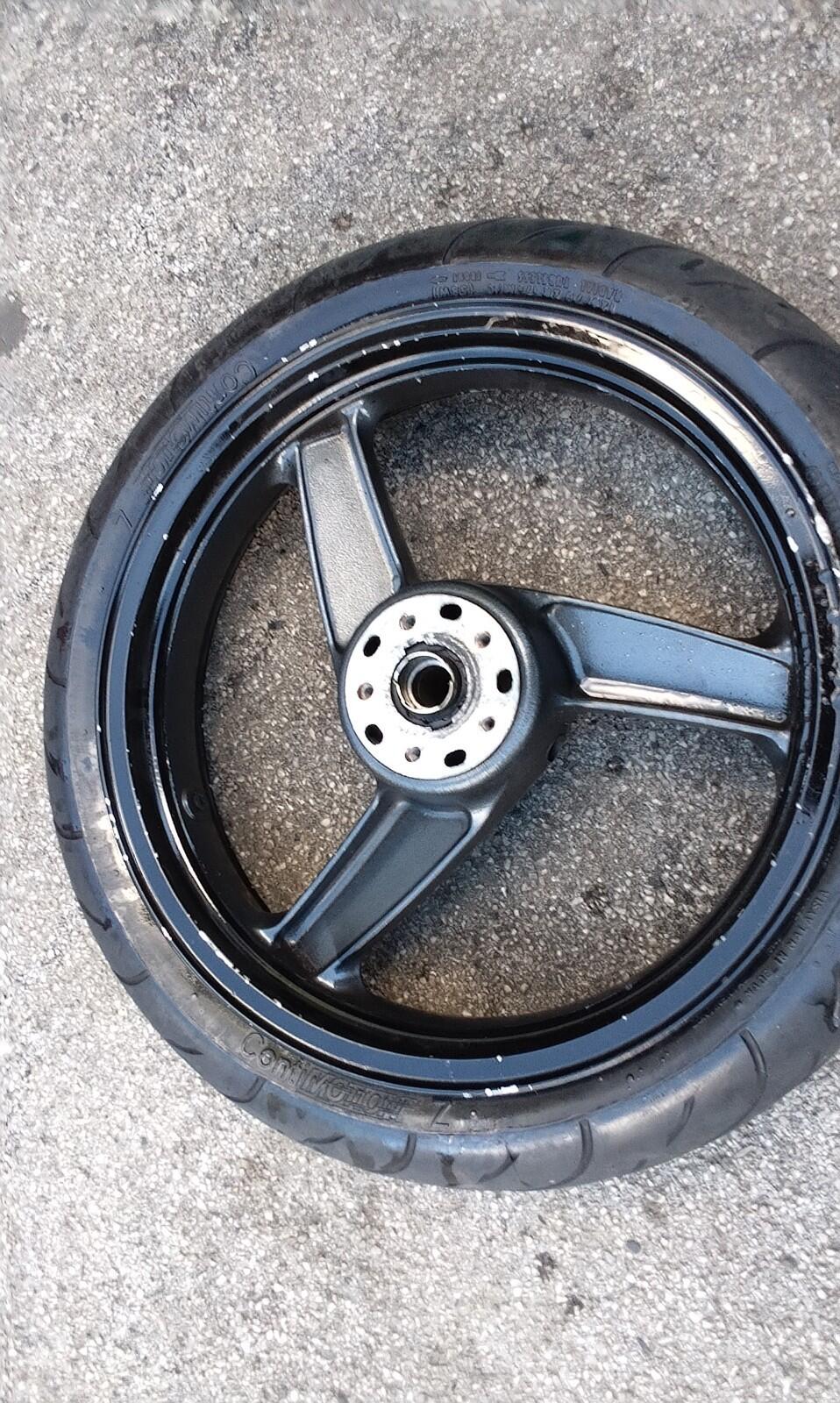 Kawasaki ZZR1100 1996 Front Wheel Tyre And Disc Continental Tyre 120 70 ZR 17