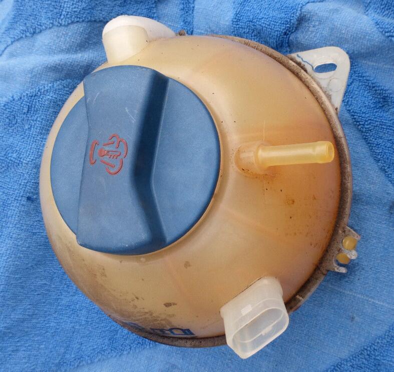 GENUINE AUDI A3 COOLANT HEADER EXPANSION TANK RESERVOIR with CAP