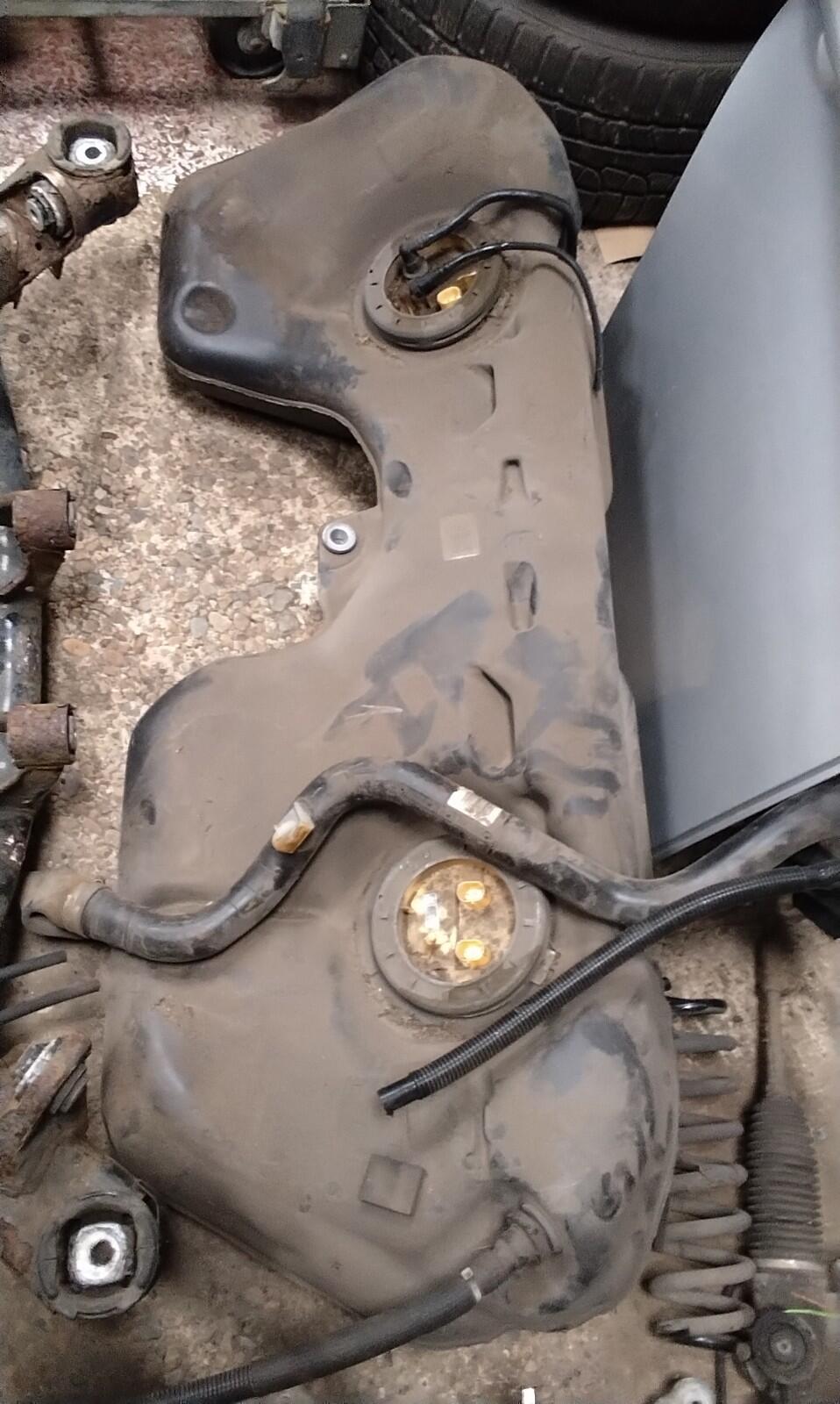 BMW 318d Diesel Fuel Tank