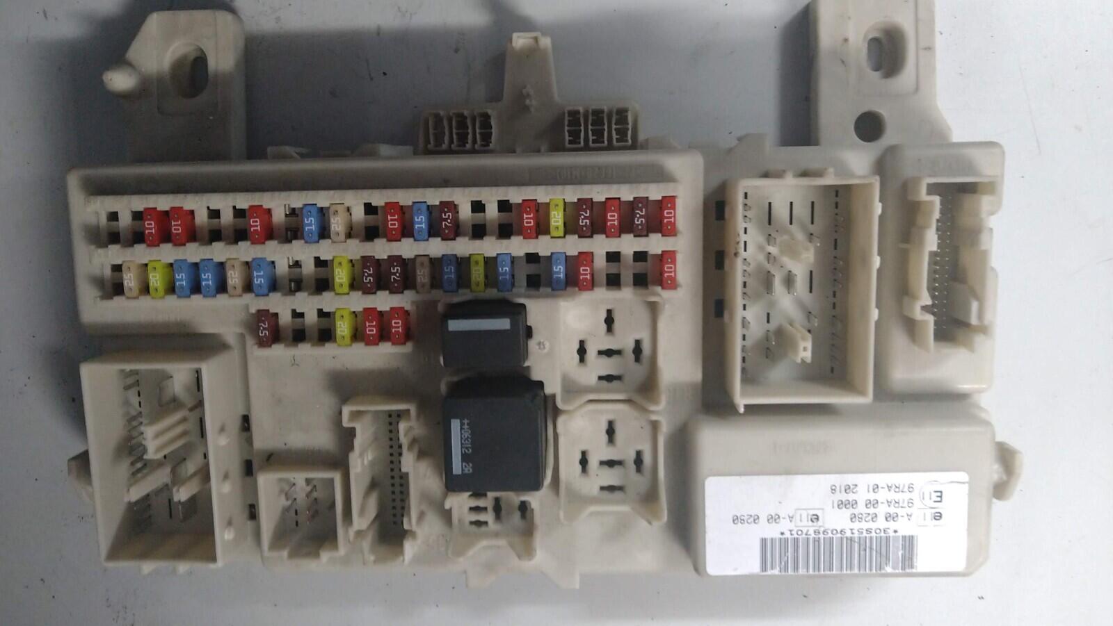 Ford Focus MK2 fuse box BCM body control module 4M5T-14A073-BH   519098701