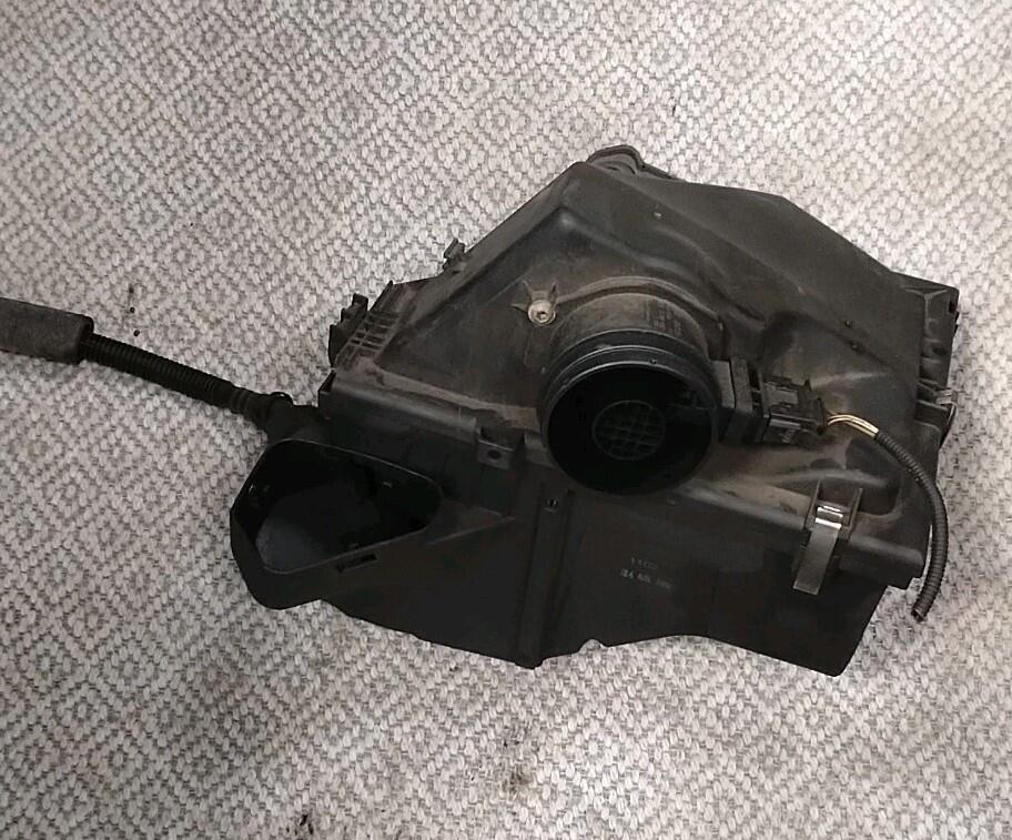 BMW 318 ES Touring Estate 2.0 litre Diesel Air Filter Box With Mass Flow Sensor