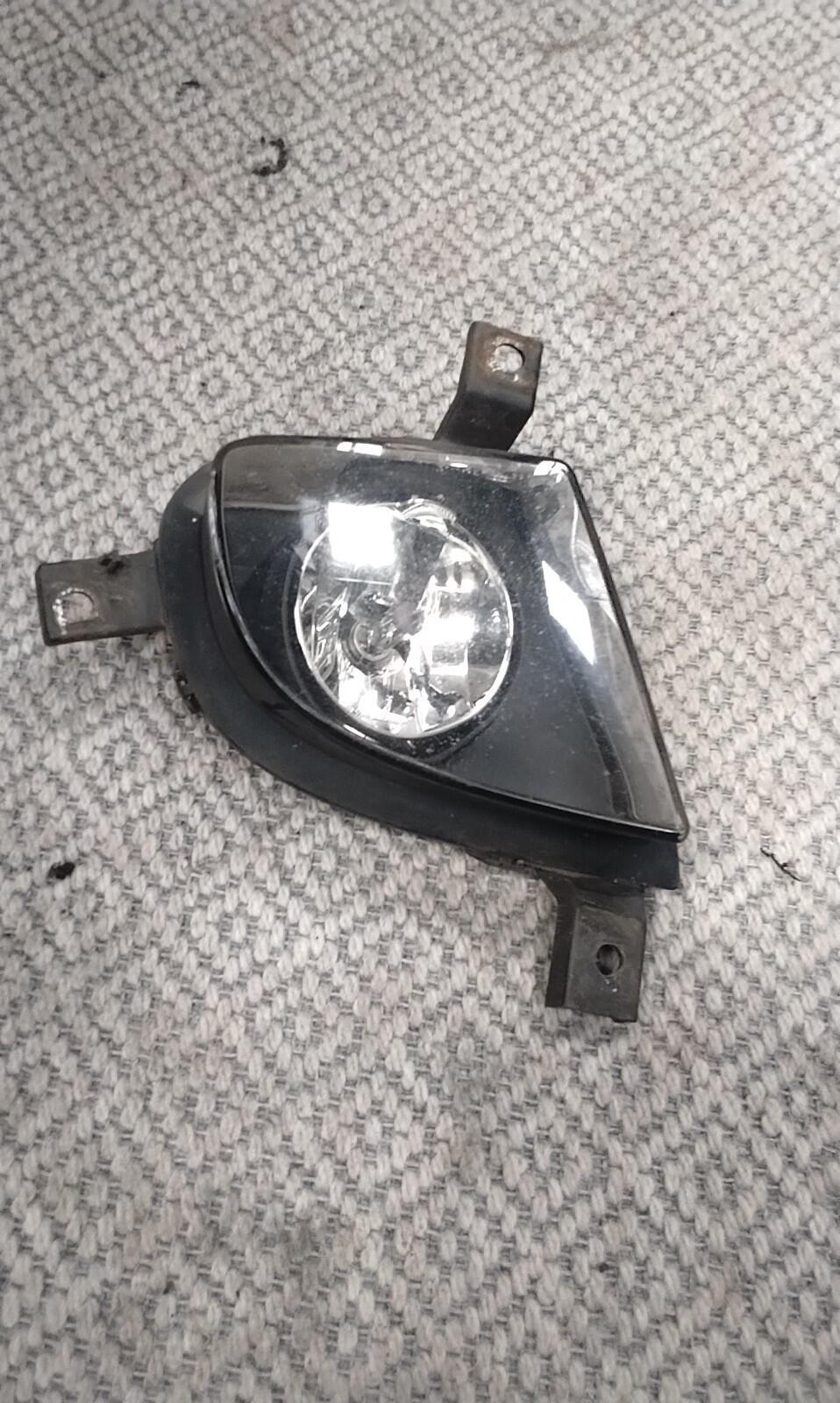 BMW 318 ES Touring Estate 2.0 litre Diesel Front Passenger Side Fog Light