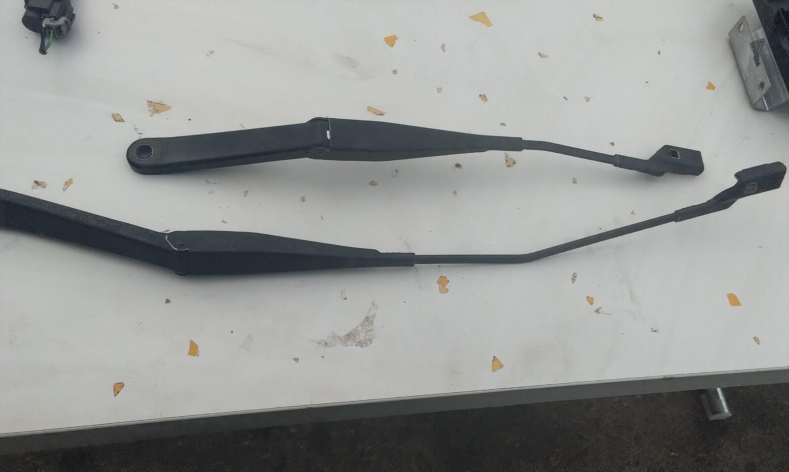 Ford Fiesta Mk7 Front Wiper Arms Passenger Drivers Side Pair